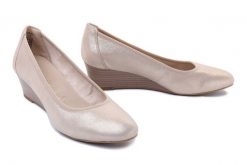 TAMARIS 1-22320-42 179 champagne, czółenka damskie. Brązowe czółenka damskie Tamaris, bez wzorów, bez obcasa, na koturnie, bez zapięcia. Za 289.90 zł.