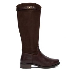 Kozaki Josef Seibel. Brązowe kozaki damskie Josef Seibel, bez wzorów, bez obcasa, na płaskiej podeszwie, bez zapięcia. Za 519.99 zł.