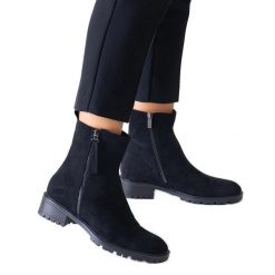 Czarne wysokie botki na platformie eko-zamsz Zahra. Czarne botki damskie na jesień, bez wzorów, z materiału, eleganckie, bez obcasa, na platformie, bez zapięcia. Za 135.07 zł.