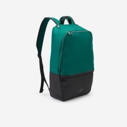 Plecak sportowy z kieszenią na buty Kipsta Essential 17 L. Czarne plecaki męskie Decathlon, bez wzorów, z materiału, młodzieżowe. Za 29.99 zł.