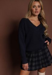 Granatowy Sweter z Kaszmirem i Trójkątnym Dekoltem Plenne. Niebieskie swetry nierozpinane damskie Renee, bez wzorów, z kaszmiru, casualowe, bez kołnierzyka, bez ramiączek. Za 139.99 zł.