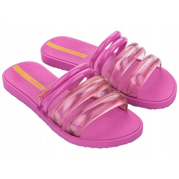 Klapki dla kobiet Ipanema PUFFER TIRAS FEM. Czerwone klapki damskie Ipanema, bez wzorów, sportowe, bez obcasa, bez zapięcia. Za 94.99 zł.