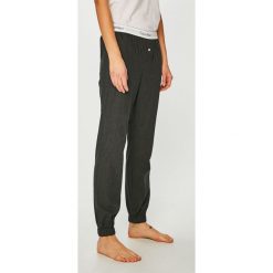 Calvin Klein Underwear - Spodnie piżamowe. Czerwone piżamy damskie Calvin Klein Underwear, bez wzorów, z bawełny, bez ramiączek. Za 179.90 zł.