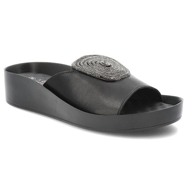 Czarne Klapki S.Barski Płaskie Obuwie Damskie Z Broszką. Czarne klapki damskie S.BARSKI, na lato, z aplikacjami, eleganckie, bez obcasa, na koturnie, bez zapięcia. Za 139.00 zł.