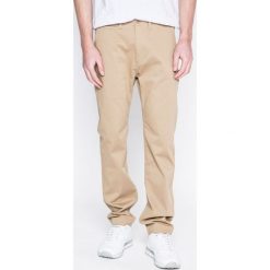 Levi's - Spodnie. Brązowe eleganckie spodnie męskie Levi's®, bez wzorów, z bawełny. W wyprzedaży za 279.90 zł.