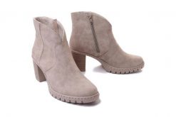 RIEKER Y2553-60 beige, botki damskie. Brązowe botki damskie Rieker, na zimę, bez wzorów, bez obcasa, na obcasie, bez zapięcia. Za 329.90 zł.