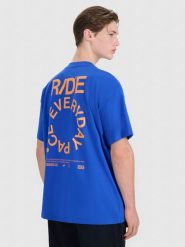 4F T-shirt oversize z nadrukiem męski - niebieski S. Niebieskie t-shirty męskie 4F, m, bez wzorów, z bawełny, bez kołnierzyka, bez ramiączek. W wyprzedaży za 49.99 zł.