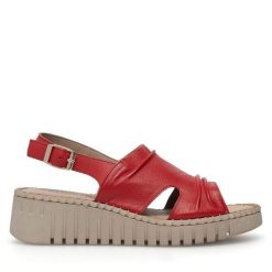 Sandały Lasocki. Czerwone sandały damskie Lasocki, bez wzorów, bez obcasa, na koturnie, bez zapięcia. Za 149.99 zł.