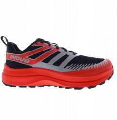 Buty trailowe Inov-8 TrailFly Max Wide - black/light/grey/red. Czarne buty sportowe męskie Inov-8, bez wzorów, bez zapięcia. Za 441.82 zł.