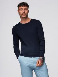 Klasyczny męski sweter z wiskozą BASIC z okrągłym dekoltem – granatowy V9 - Rozmiar: S. Niebieskie swetry męskie Ombre Clothing, m, bez wzorów, z dzianiny, biznesowe, bez kołnierzyka, bez ramiączek. W wyprzedaży za 89.99 zł.