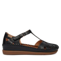 Półbuty Pikolinos. Czarne półbuty damskie Pikolinos, bez wzorów, bez obcasa, na płaskiej podeszwie, bez zapięcia. Za 559.99 zł.