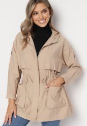 Jasnobeżowa Kurtka Parka z Nieodpinanym Kapturem i Troczkiem w Pasie Mevarie. Brązowe kurtki damskie Born2be, l, bez wzorów, z materiału. Za 129.99 zł.