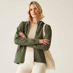 Bluza turystyczna damska Bayletta z kapturem. Niebieskie bluzy damskie Regatta, bez wzorów, sportowe, bez ramiączek, z kapturem. W wyprzedaży za 229.99 zł.