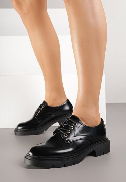 Czarne Półbuty na Grubej Tłoczonej Podeszwie Haliore. Czarne półbuty damskie Born2be, bez wzorów, z jeansu, eleganckie, bez obcasa, bez zapięcia. Za 119.99 zł.