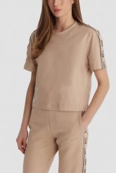 GUESS Ciemnobeżowy bawełniany t-shirt damski z lampasami Britney, Rozmiar L. Brązowe t-shirty damskie Guess, l, z aplikacjami, z bawełny, eleganckie, bez kołnierzyka, bez ramiączek. Za 219.99 zł.