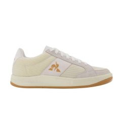 Trenerzy Le Coq Sportif Ashe Team. Białe obuwie sportowe damskie le coq sportif, bez wzorów, bez zapięcia. W wyprzedaży za 323.10 zł.
