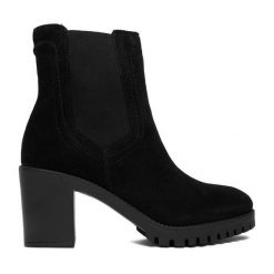 Botki Lasocki. Czarne botki damskie Lasocki, bez wzorów, bez obcasa, na słupku, bez zapięcia. Za 179.99 zł.