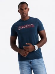 Bawełniany t-shirt męski z podwójnym printowanym logotypem – granatowy V3 OM-TSPT-0211 - L. Niebieskie t-shirty męskie Ombre Clothing, l, bez wzorów, z bawełny, bez kołnierzyka, bez ramiączek. W wyprzedaży za 29.99 zł.
