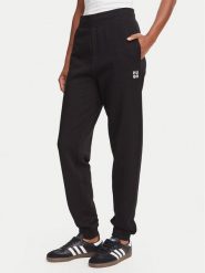 HUGO Spodnie dresowe Nelfinia 50522417 Czarny Regular Fit. Czarne spodnie dresowe damskie Hugo, bez wzorów, z bawełny. Za 509.99 zł.