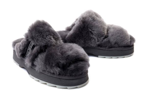 EMU AUSTRALIA W12316 WOBBEGONG charcoal, kapcie/klapki damskie. Szare klapki damskie Emu Australia, na zimę, bez wzorów, z gumy, bez obcasa, bez zapięcia. Za 391.51 zł.