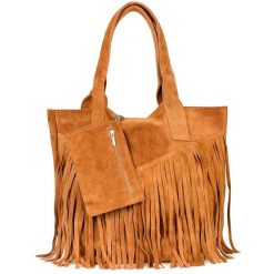 Shopperka boho skórzana VERA PELLE L83 camelowa. Brązowe shopperki damskie z aplikacjami, z materiału, zamszowe, bez dodatków. Za 135.99 zł.
