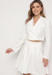 Biała Krótka Marynarka o Dwurzędowym Kroju Redaelia. Białe marynarki i żakiety damskie Born2be, z aplikacjami, z jeansu, eleganckie, bez kołnierzyka, bez ramiączek. Za 89.99 zł.