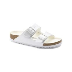 Klapki damskie Birkenstock Arizona. Białe klapki damskie Birkenstock, bez wzorów, z materiału, bez obcasa, bez zapięcia. Za 578.00 zł.