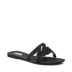 Klapki KARL LAGERFELD. Czarne klapki damskie KARL LAGERFELD, bez wzorów, bez obcasa, bez zapięcia. Za 339.99 zł.