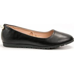 SHELOVET Czarne Baleriny. Czarne balerinki damskie SHELOVET, bez wzorów, z materiału, eleganckie, bez obcasa, bez zapięcia. Za 64.90 zł.