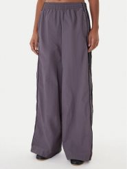 Adidas Spodnie dresowe Adibreak adicolor Adilenium JV7487 Szary Oversize. Szare spodnie dresowe damskie Adidas, bez wzorów, z dresówki. Za 299.99 zł.