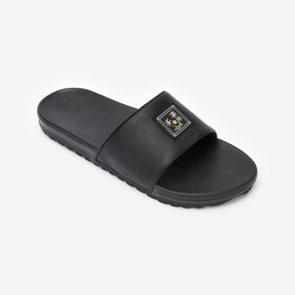 Klapki męskie Decathlon 550 Palm Label. Czarne klapki męskie Decathlon, bez wzorów, z materiału, bez zapięcia. Za 69.99 zł.