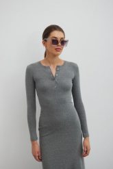 Dopasowana sukienka maxi z napami w kolorze GREY MELANGE- MENSA-XL. Szare sukienki damskie Marsala, xl, bez wzorów, z bawełny, eleganckie, bez kołnierzyka, bez ramiączek, maxi, dopasowane. W wyprzedaży za 191.94 zł.