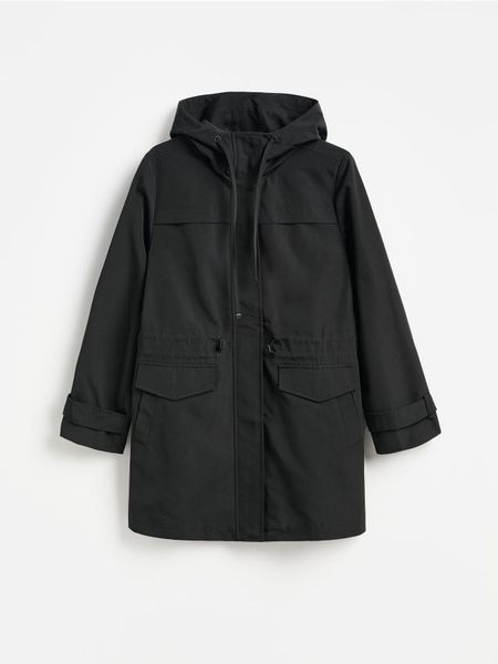 Długa parka z kapturem - czarny. Czarne parki damskie Reserved, l, bez wzorów, z tkaniny, z kapturem. Za 179.99 zł.