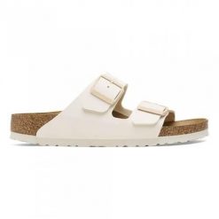 Klapki damskie Birkenstock Arizona. Białe klapki damskie Birkenstock, bez wzorów, z materiału, bez obcasa, bez zapięcia. Za 433.00 zł.