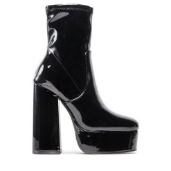 Botki DeeZee. Czarne botki damskie DeeZee, bez wzorów, bez obcasa, na słupku, bez zapięcia. Za 249.99 zł.