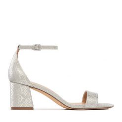 Sandały DeeZee. Szare sandały damskie DeeZee, bez wzorów, bez obcasa, na słupku, bez zapięcia. Za 129.99 zł.