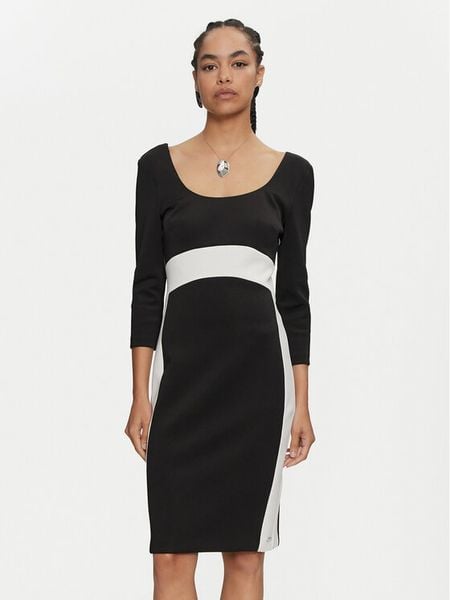 Calvin Klein Sukienka codzienna K20K207469 Czarny Slim Fit. Czarne sukienki damskie Calvin Klein, na co dzień, bez wzorów, z syntetyku, bez kołnierzyka, bez ramiączek, proste. Za 529.99 zł.