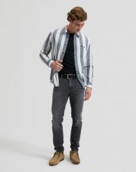 MĘSKA KOSZULKA LEE WOVEN LABEL TEE BLACK 112376536. Czarne t-shirty męskie Lee, m, bez wzorów, bez kołnierzyka, bez ramiączek. Za 79.99 zł.