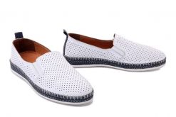 MANITU 840115-05 navy, półbuty damskie. Białe półbuty damskie Manitu, na lato, bez wzorów, ze skóry, bez obcasa, bez zapięcia. Za 255.92 zł.