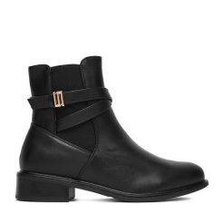 Botki DeeZee. Czarne botki damskie DeeZee, bez wzorów, bez obcasa, na płaskiej podeszwie, bez zapięcia. Za 179.99 zł.