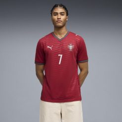 Koszulka piłkarska Puma Portugalia 2026 Cristiano Ronaldo (CR7). Bluzki damskie Puma, l, bez wzorów, z materiału, sportowe, bez kołnierzyka, bez ramiączek. Za 529.99 zł.