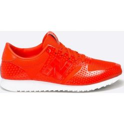 New Balance - Buty WL420DFH. Czerwone obuwie sportowe damskie New Balance, bez wzorów, z materiału, z okrągłym noskiem, bez zapięcia, Adidas Advantage. W wyprzedaży za 219.90 zł.