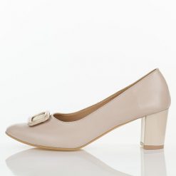 Beżowe skórzane Polskie czółenka damskie Deoni D665. Brązowe czółenka damskie Deoni, na lato, z aplikacjami, z materiału, biznesowe, bez obcasa, na obcasie, bez zapięcia. W wyprzedaży za 386.10 zł.