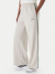 Adidas Spodnie dresowe Seasonal Essentials Colourpop JZ0192 Beżowy Regular Fit. Brązowe spodnie dresowe damskie Adidas, bez wzorów, z bawełny. Za 239.99 zł.