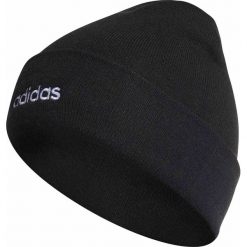 CZAPKA ZIMOWA ADIDAS WYWIJANA (DAMSKA). Czarne czapki damskie Adidas, na zimę, bez wzorów, z elastanu. Za 59.99 zł.