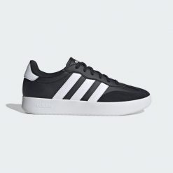 Buty Barreda. Białe buty zimowe męskie Adidas, bez wzorów, ze skóry, bez obcasa, bez zapięcia. Za 279.00 zł.