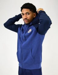 Granatowa bluza z kapturem Real Madryt. Niebieskie bluzy damskie REAL MADRID, s, bez wzorów, z bawełny, bez ramiączek, z kapturem. Za 295.69 zł.