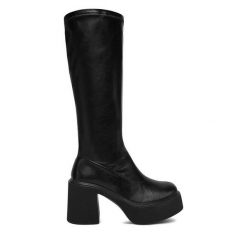 Kozaki DeeZee. Czarne kozaki damskie DeeZee, bez wzorów, bez obcasa, na słupku, bez zapięcia. Za 219.99 zł.