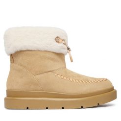 Śniegowce Guess. Brązowe śniegowce damskie Guess, bez zapięcia. Za 714.99 zł.