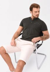 Koszulka ze stójką T-COMBAT. Brązowe t-shirty męskie Volcano, m, bez wzorów, z bawełny, bez kołnierzyka, bez ramiączek. Za 79.99 zł.